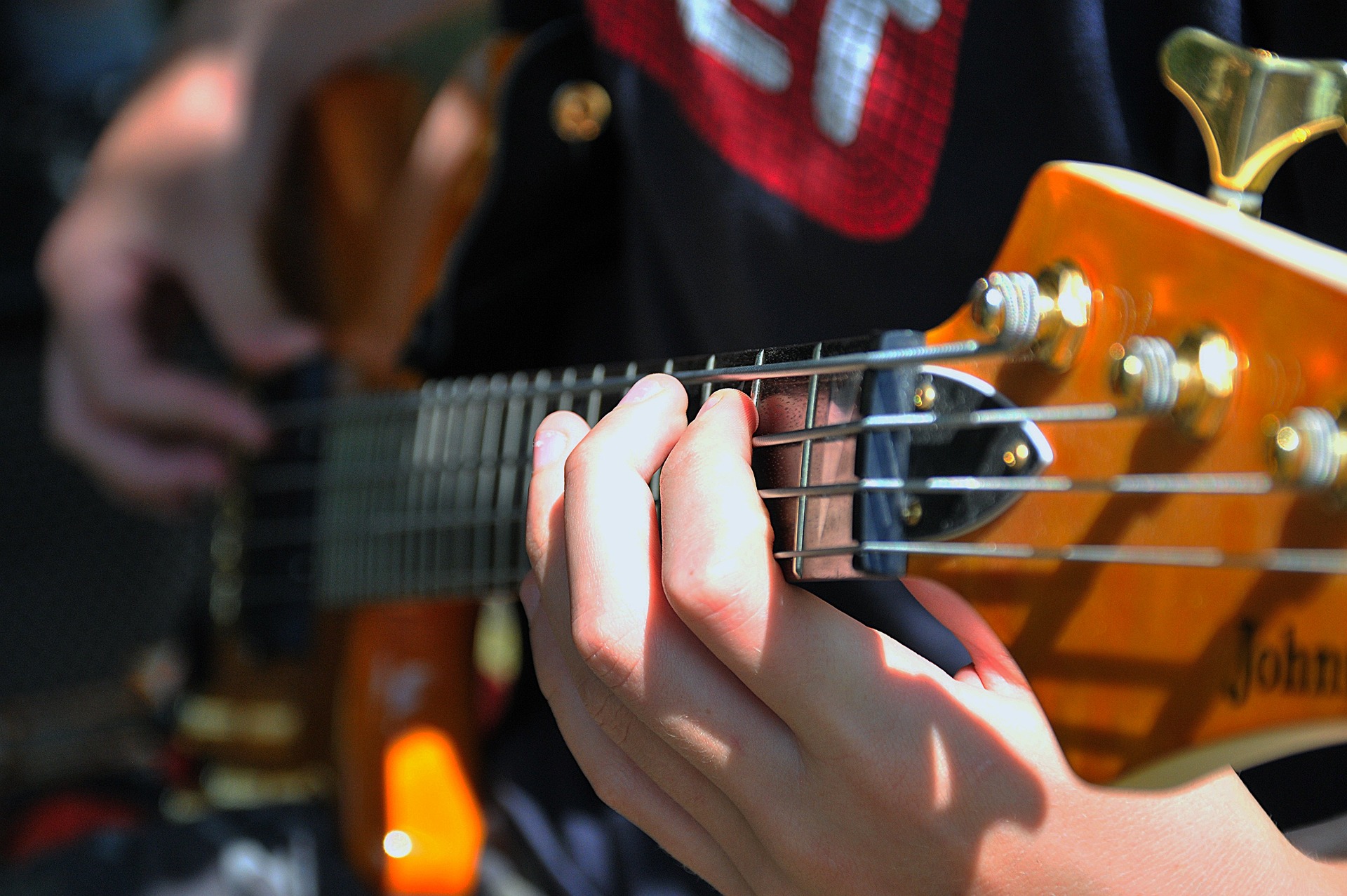 guitar-g9e67db781_1920.jpg