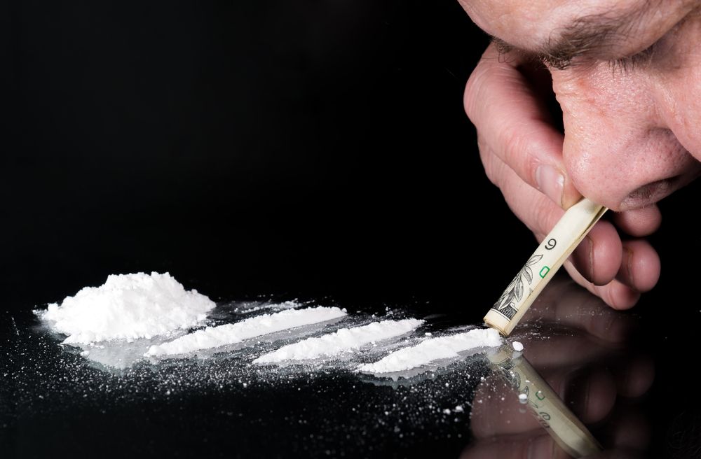 snorting-cocaine-effects.jpg