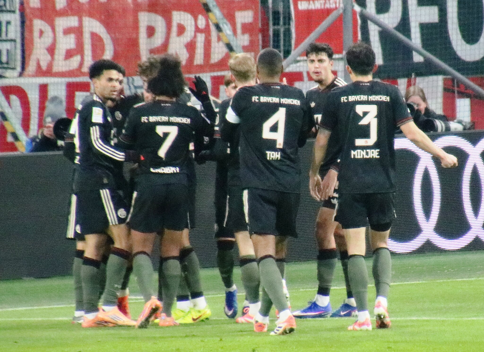2048px-FC_RB_Salzburg_gegen_FC_Bayern_München_(2026-01-06_Testspiel)_38.jpg