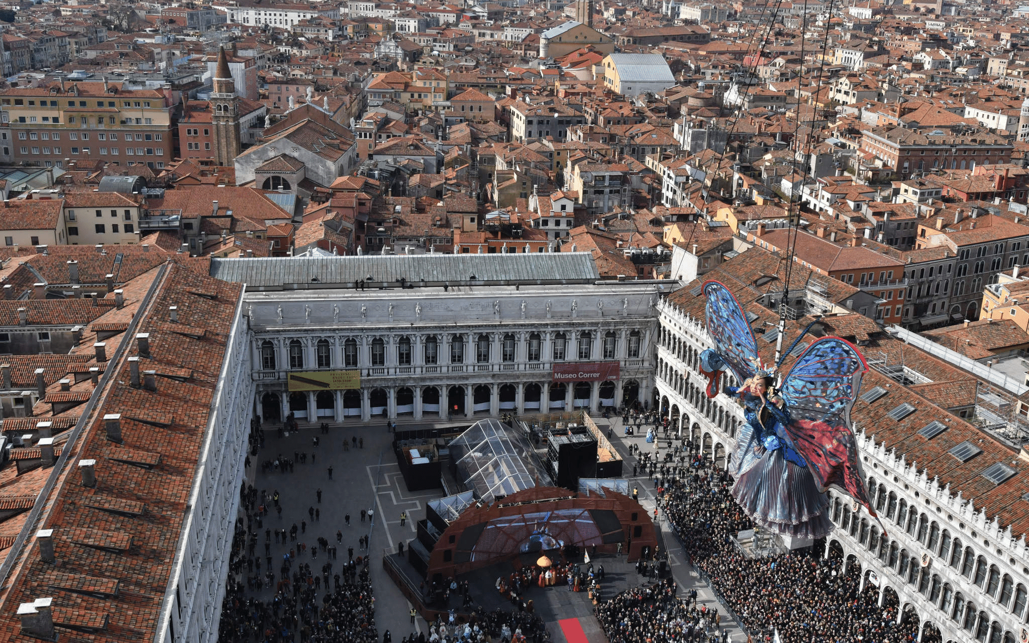 20.- Carnevale-Venezia-Plaza-San-Marco.png
