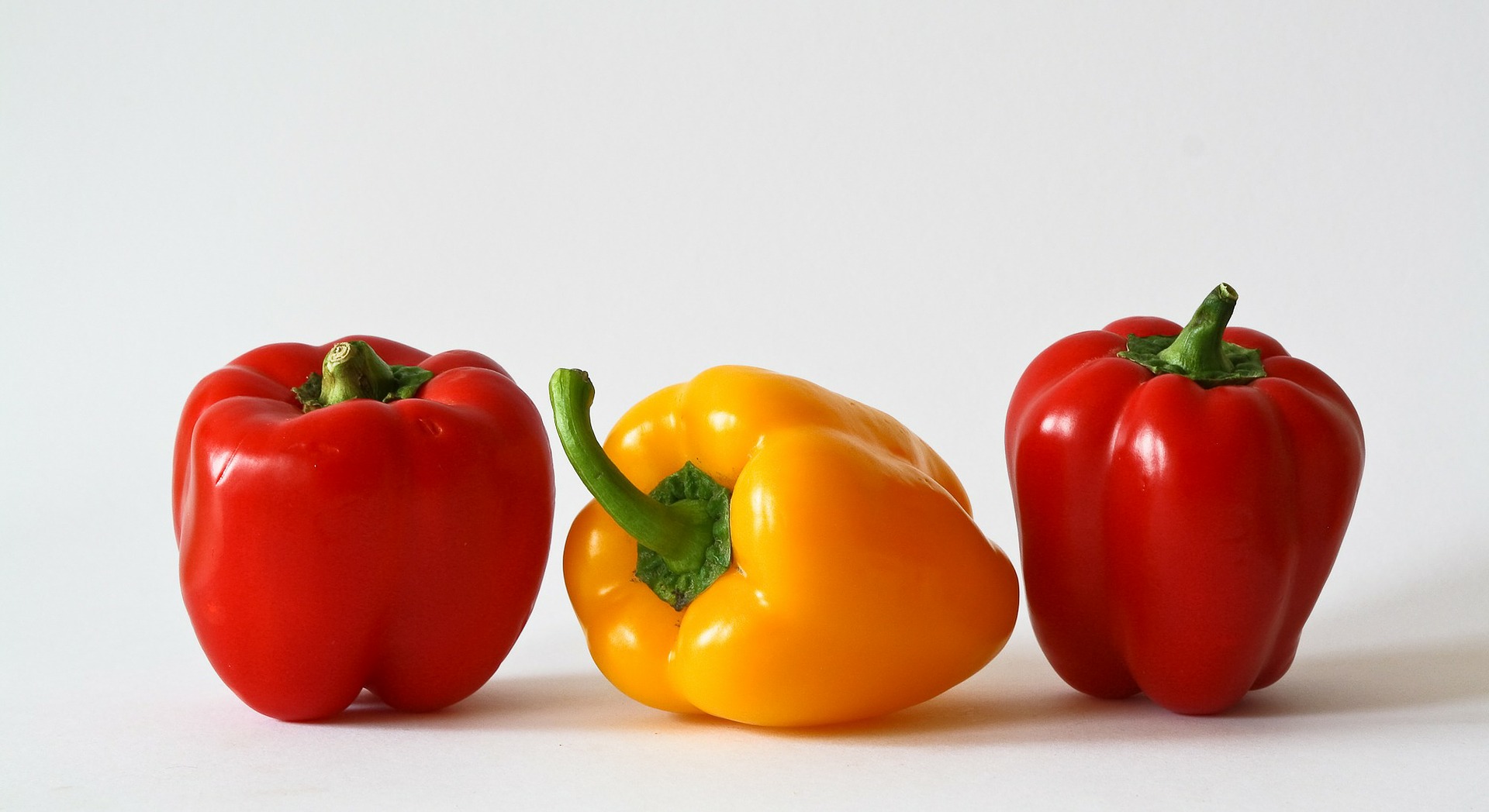 paprika-g7358e628f_1920.jpg