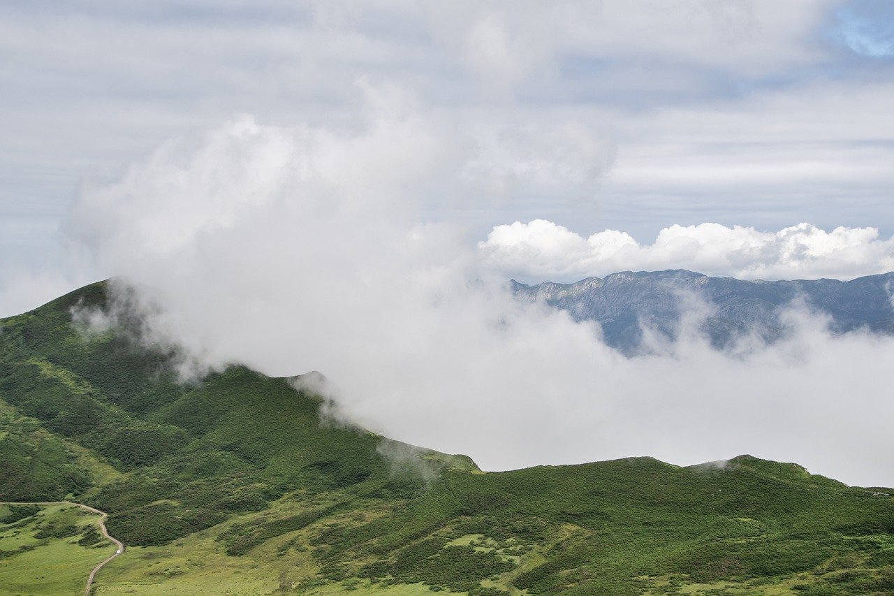 moutains-8445767_1280.jpg