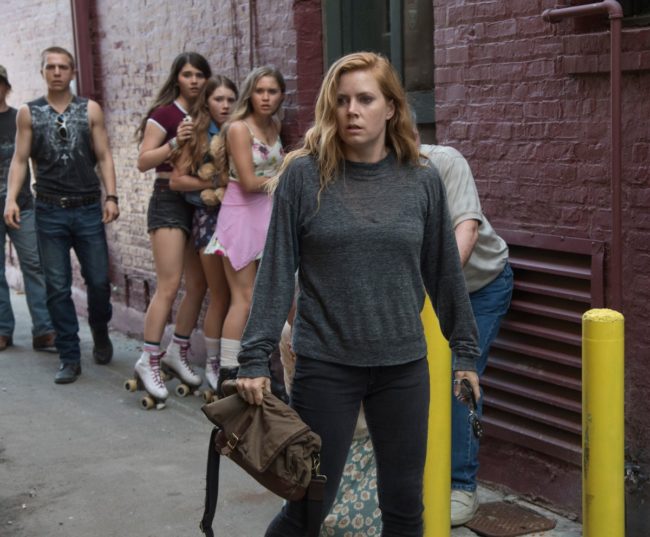 Sharp-Objects-S1E1-Camille-e1531284013530.jpg