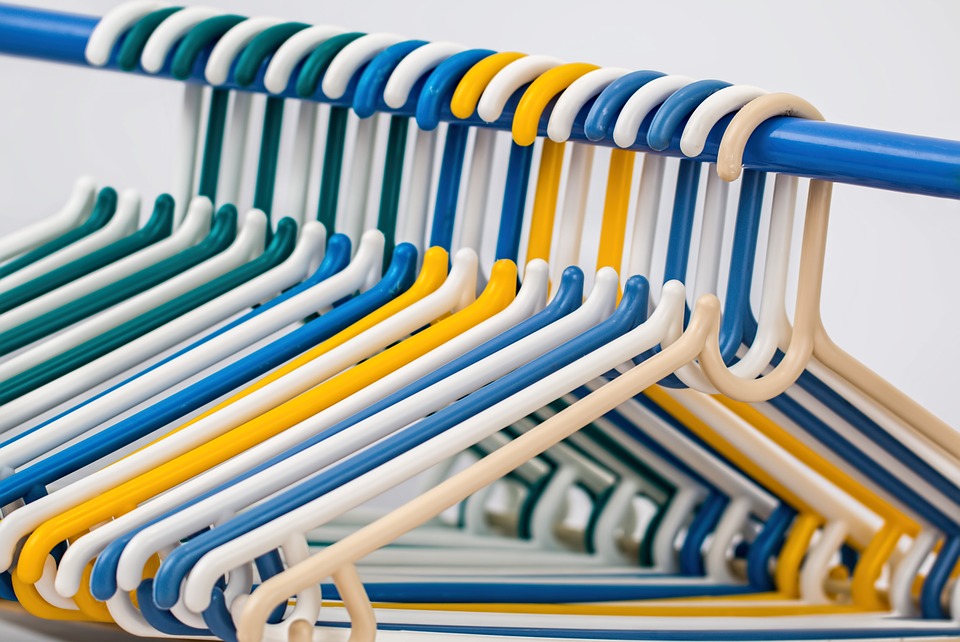 clothes-hangers-582212_960_720.jpg