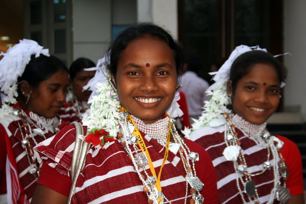 Kharia_Tribal_ladies.jpg
