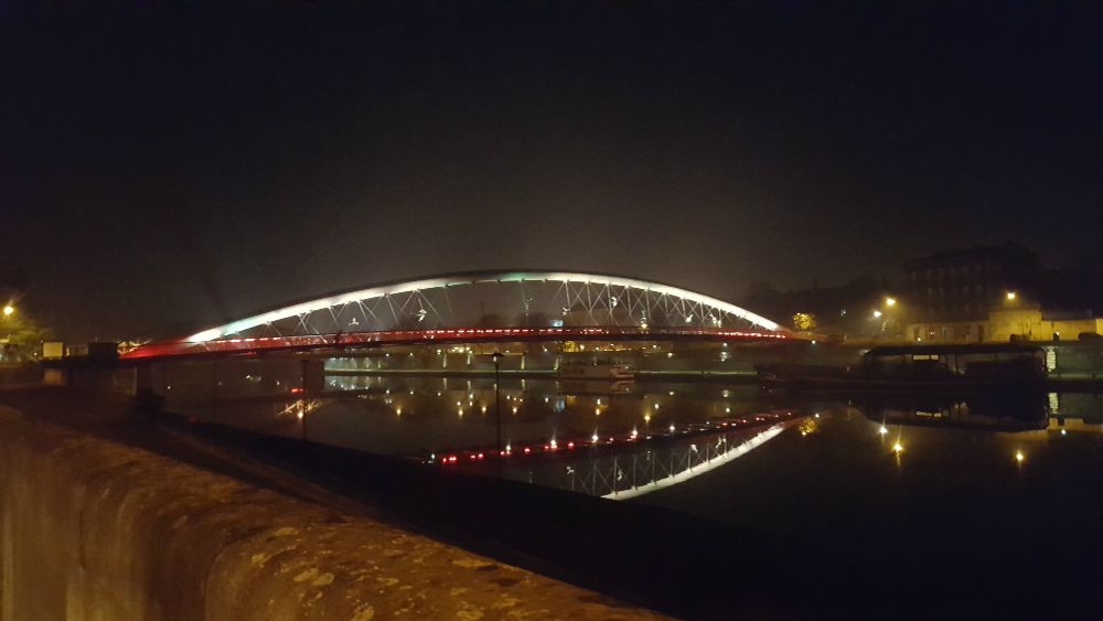 walk_bridge_kazimierz.png