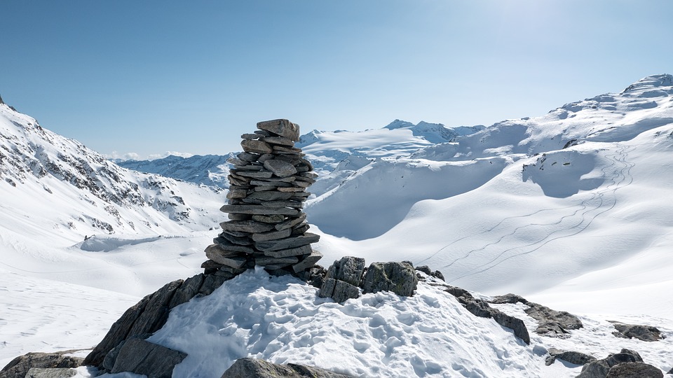 cairn-1317928_960_720.jpg