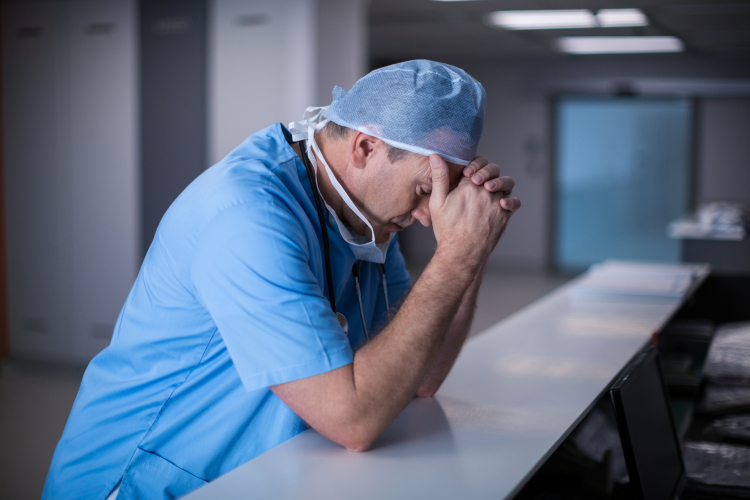 AMP-50-de-los-trabajadores-de-la-salud-sufre-ansiedad-debido-a-la-pandemia.jpg