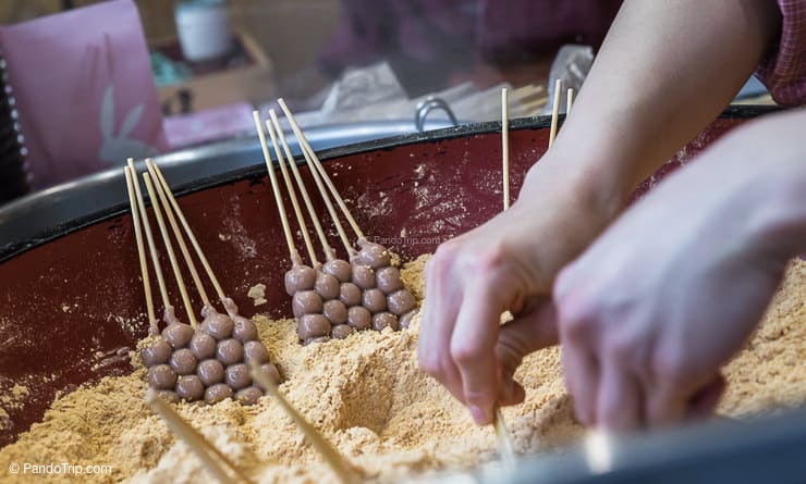 Kibi-Dango-at-Nakamise-Dori-Asakusa-Tokyo.jpg