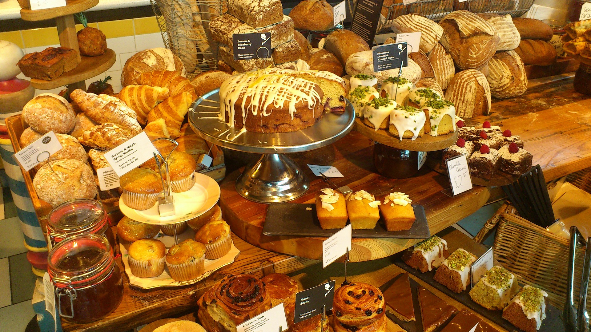 cakes-g1b0f12336_1920.jpg