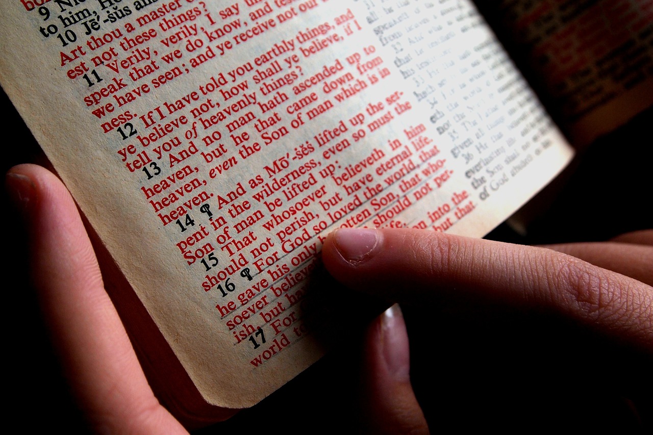 bible-ge2ba1c87b_1280.jpg