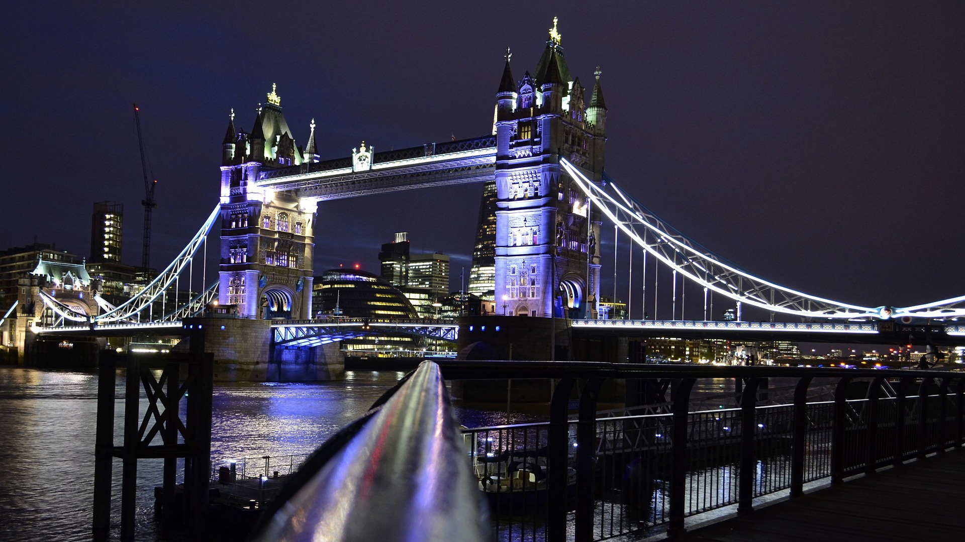 tower-bridge-g01d9c3c75_1920.jpg