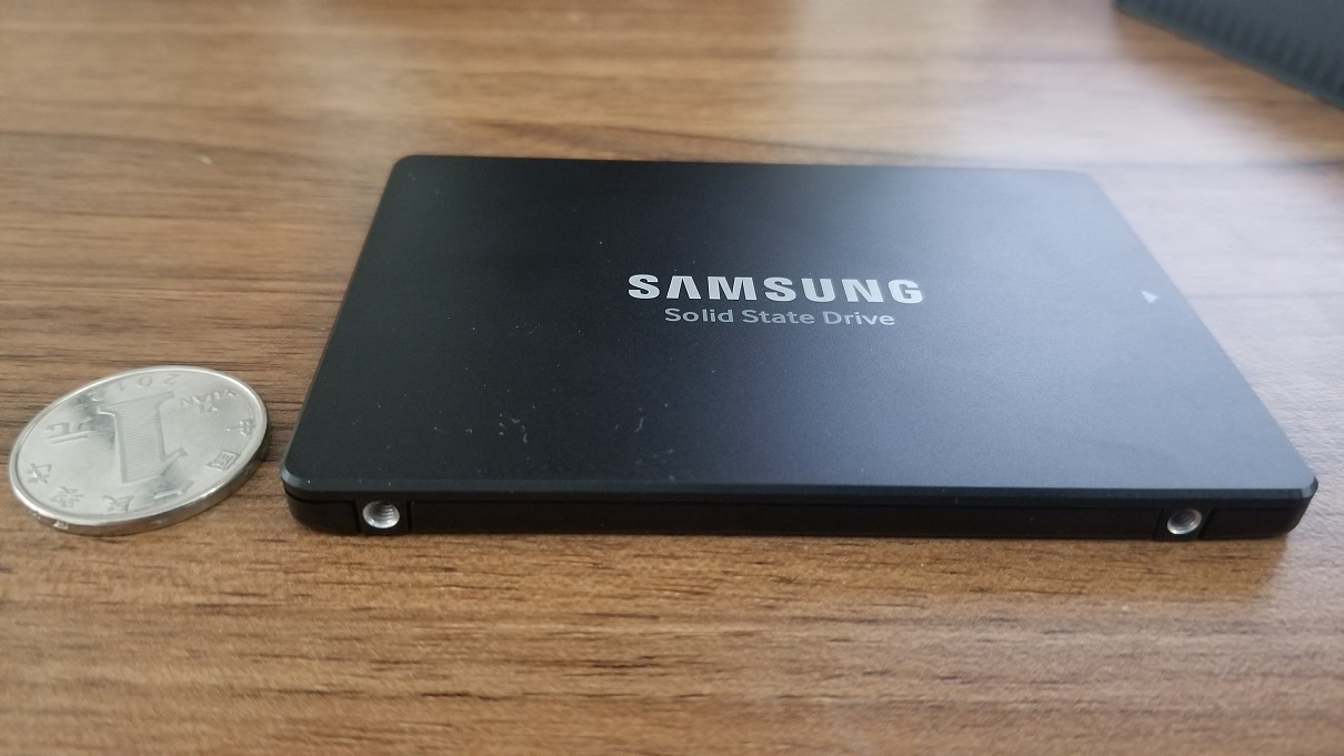 买了一块SAMSUNG 883 DCT SSD