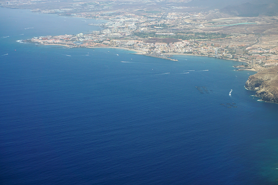 Flight_over_the_Canary_015_s.jpg