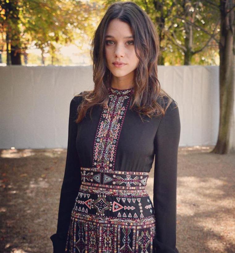 Astrid-Berges-Frisbey.jpg