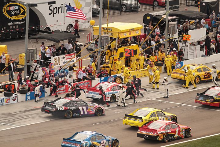 nascar-70390__480.jpg
