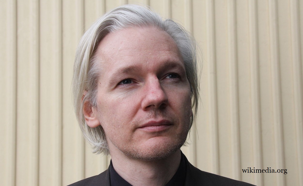 1280px-Julian_Assange_(Norway,_March_2010).jpg