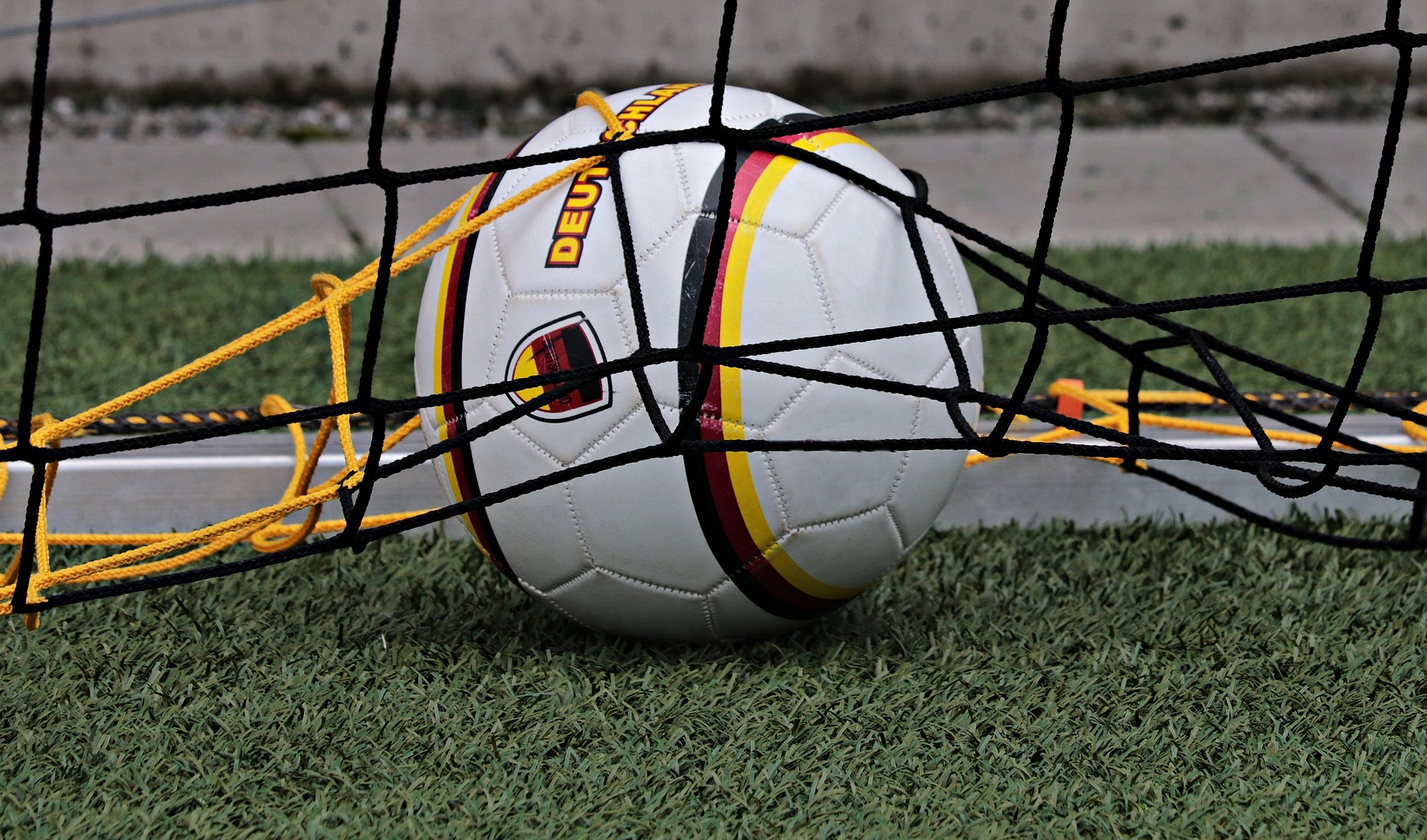 noname_13-soccer-3471307_1920.jpg