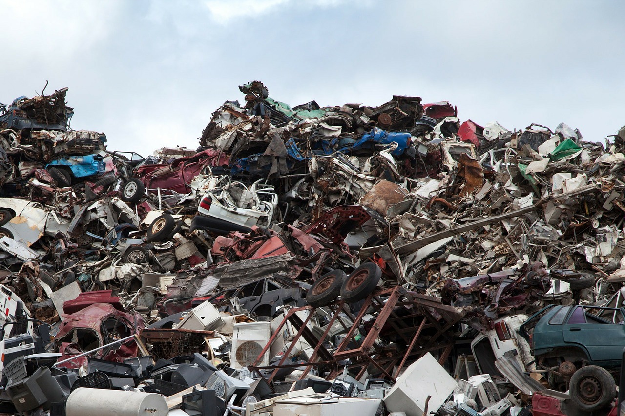 scrapyard-70908_1280 (1).jpg