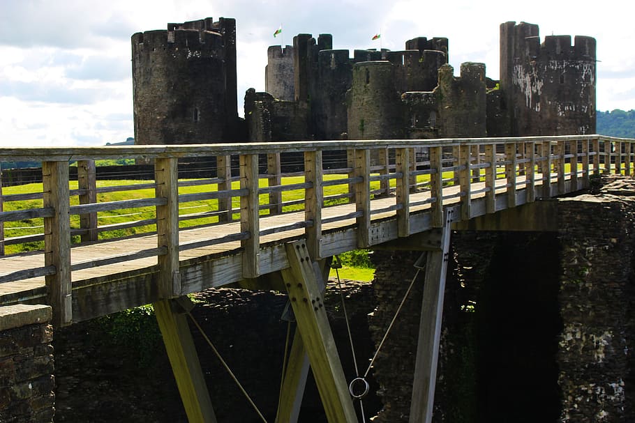 castle-fort-bridge-wooden.jpg
