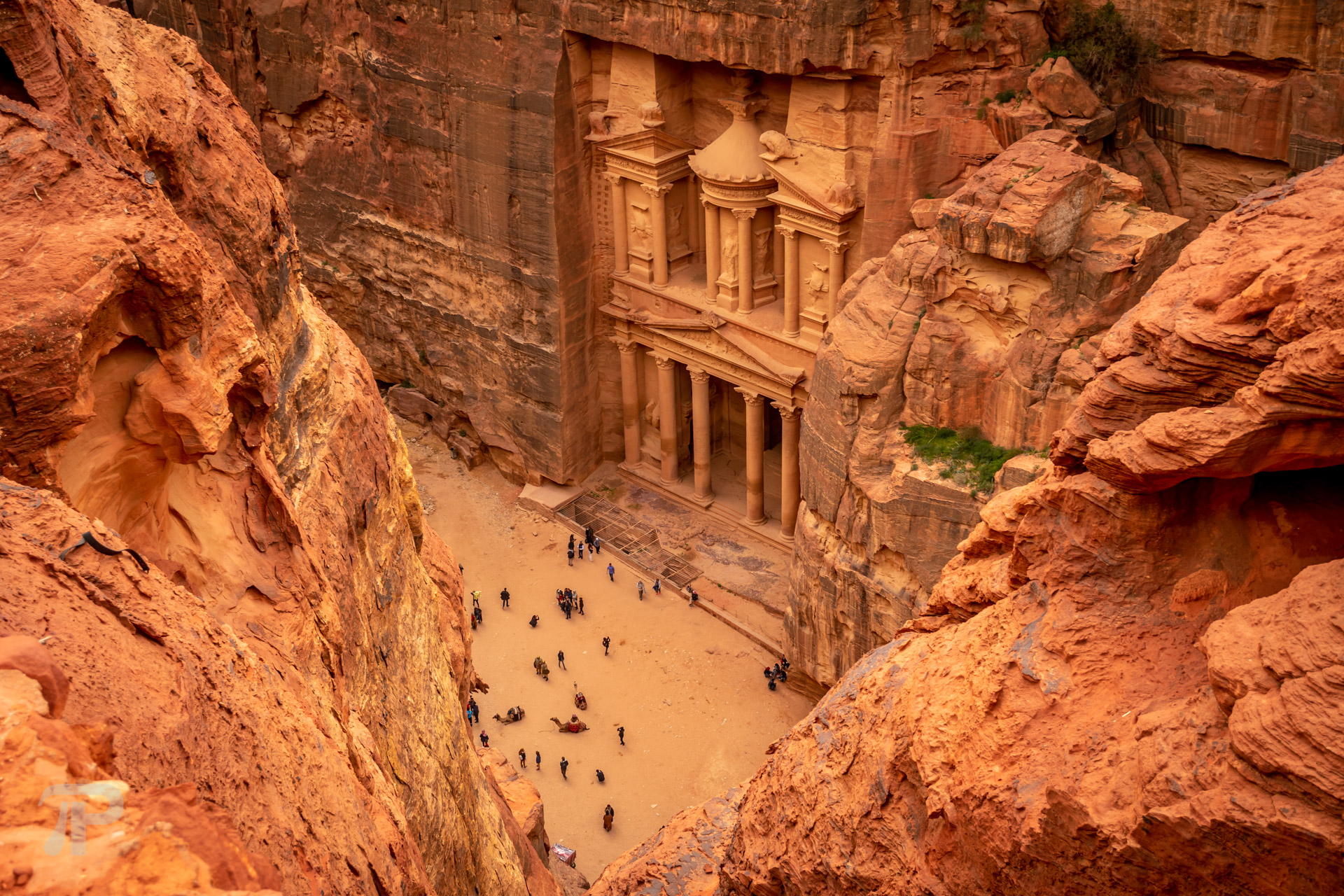 Petra. Набатеи город Петра. Петра Иордания чудо. Затерянный город Петра. Каменный город Петра Затерянный в пустыне.