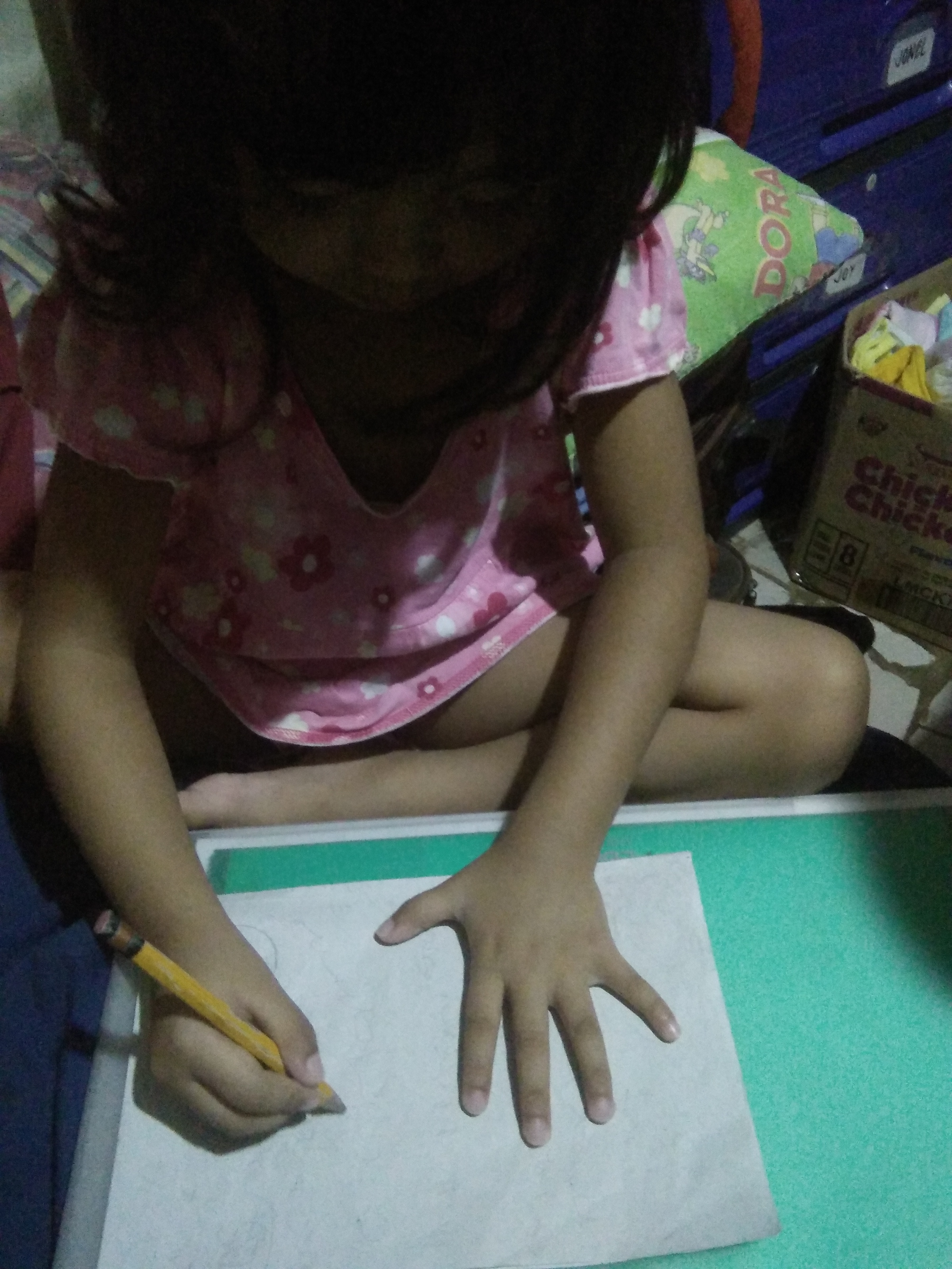 IMG…
Payout: 0.000 HBD**Pig Family**
2018-08-24 12:10My 3years old baby **"Haylee Psalm"** ART ![IMG20180823235240.jpg