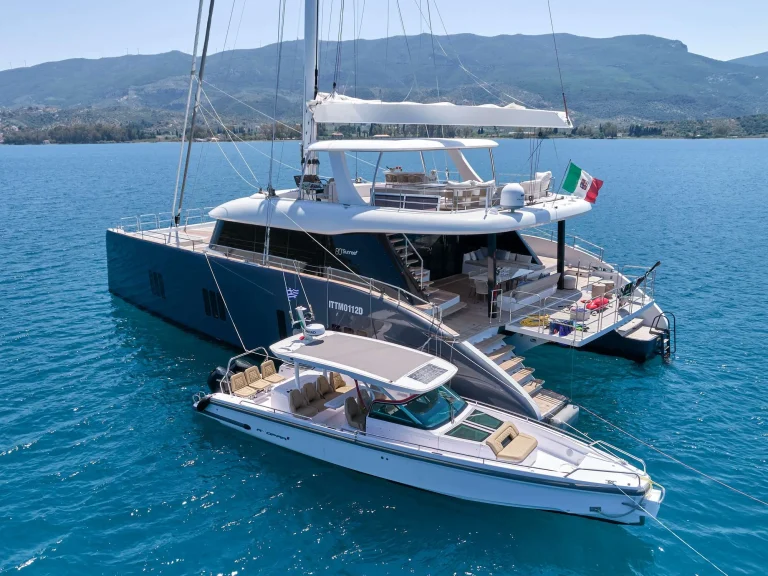 GENNYSunreef80CrewedCatamaranCharterinGreece11-768x576.webp