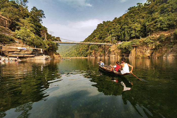 700px-Umngot_river,_Dawki.jpg