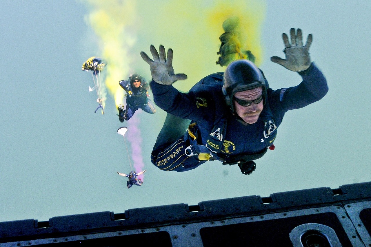 skydiving-665018_1280.jpg