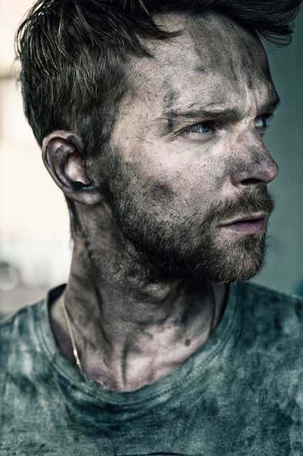man-4207514_640.jpg