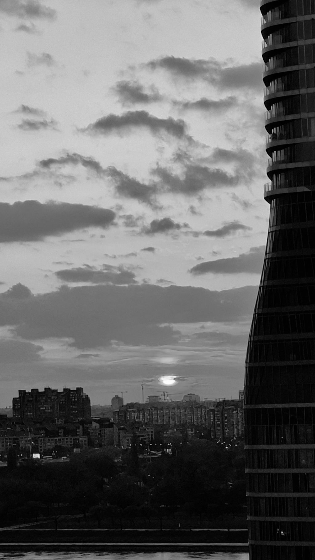 20260409_190759_bw.jpg