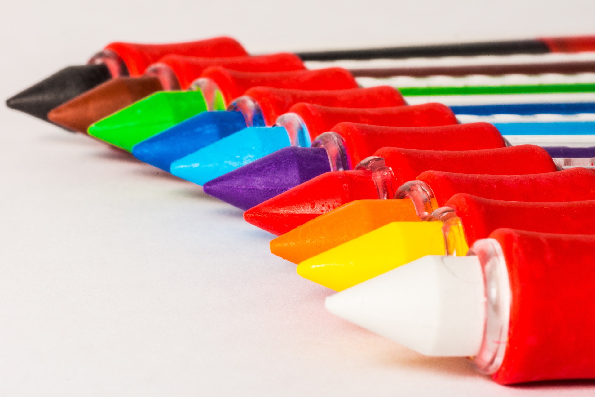 colored-pencils-168392_1920.jpg
