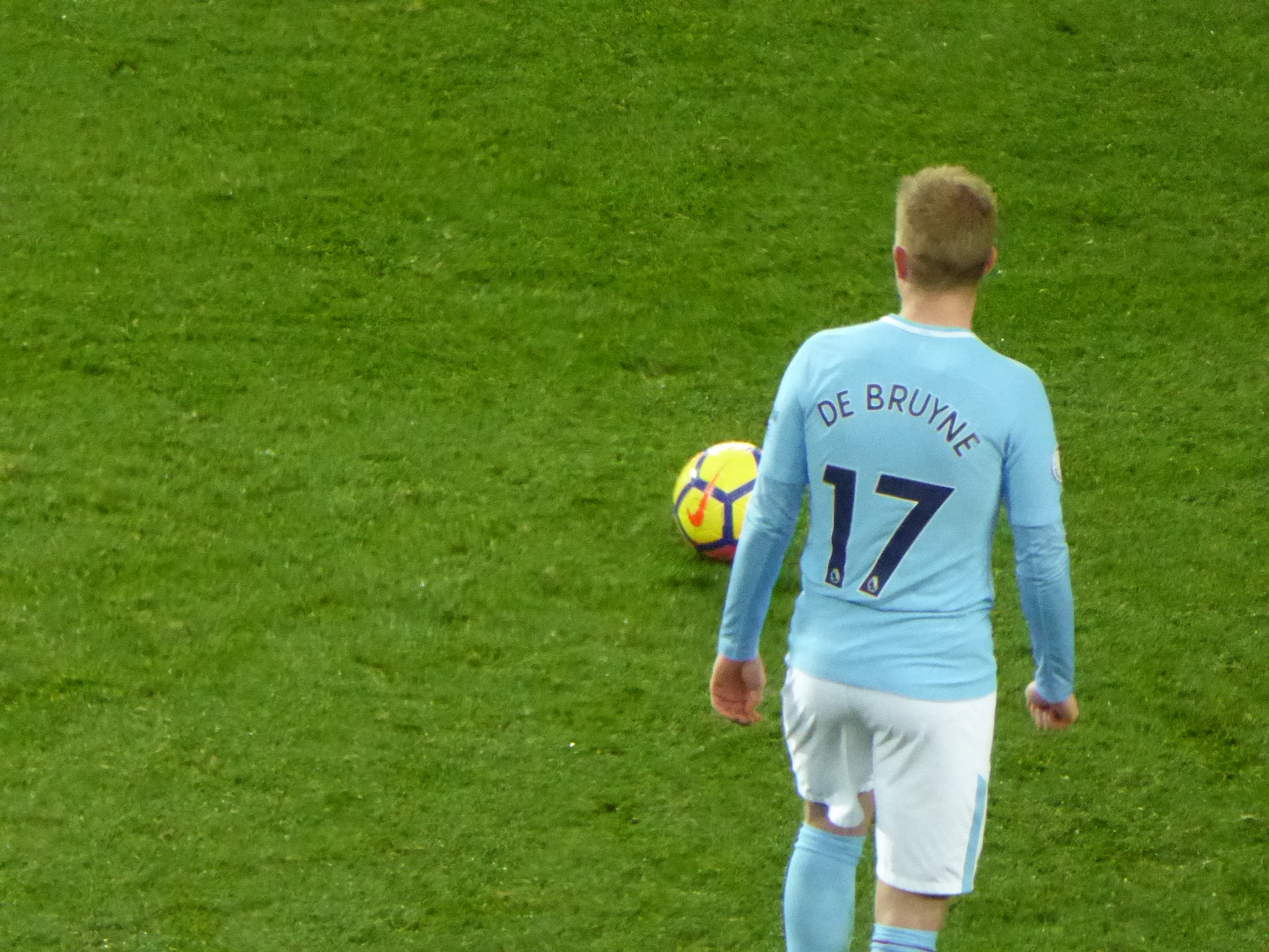 Manchester_United_v_Manchester_City,_10_December_2017_(20).jpg