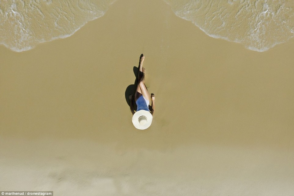47AED19B00000578-5226729-A_woman_is_pictured_on_a_beach_in_Rio_De_Janeiro_in_Brazil-a-253_1514841065594.jpg