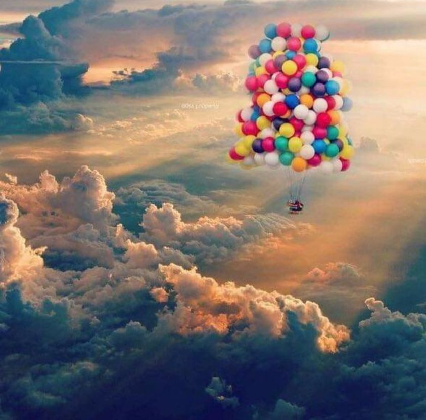 Мечта сбывается видео. Воздушные шарики в небе. Воздушный шар в облаках. Воздушные шары в облаках. Воздушные шарики в облаках.