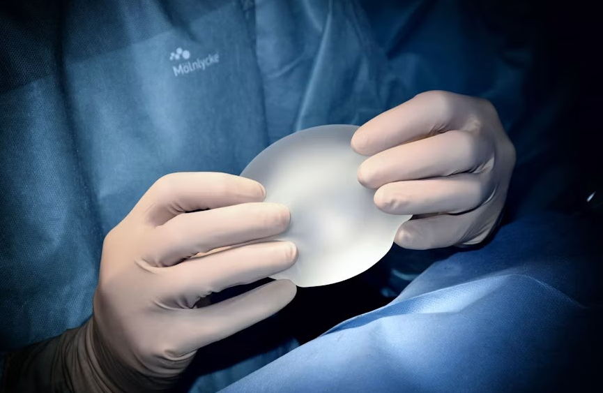 5 Plastic Surgeon Red Flags to Watch For.png
