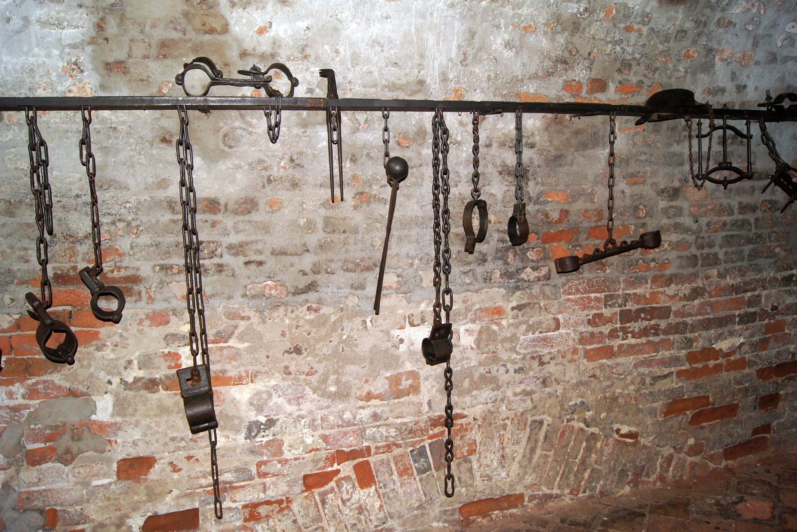 Slow Down, Tourist – Dark And Light Stories Of Nürnberg