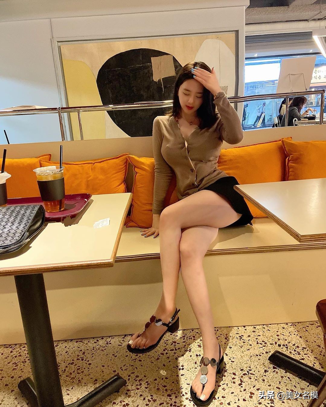 5abc9a9bb0a84ea594d5962a22b37148.jpg