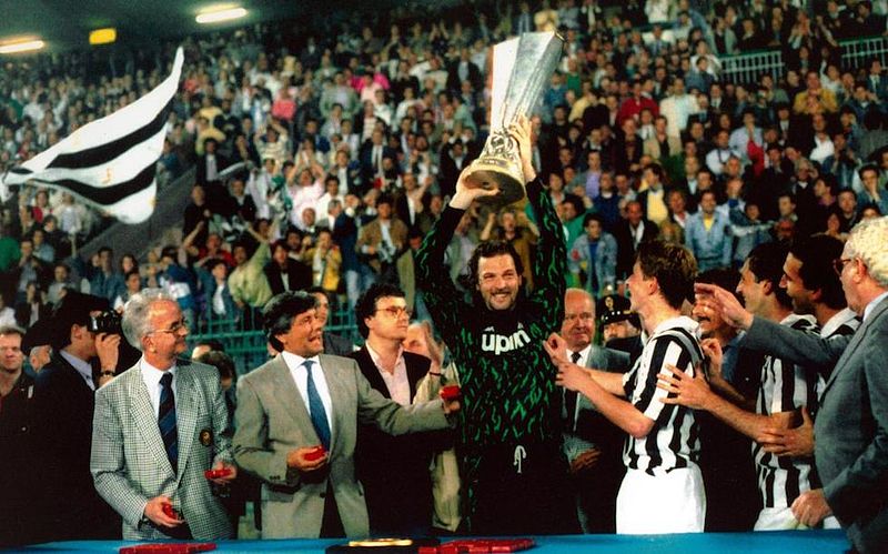 Juventus_-_Coppa_UEFA_1989-1990.jpg