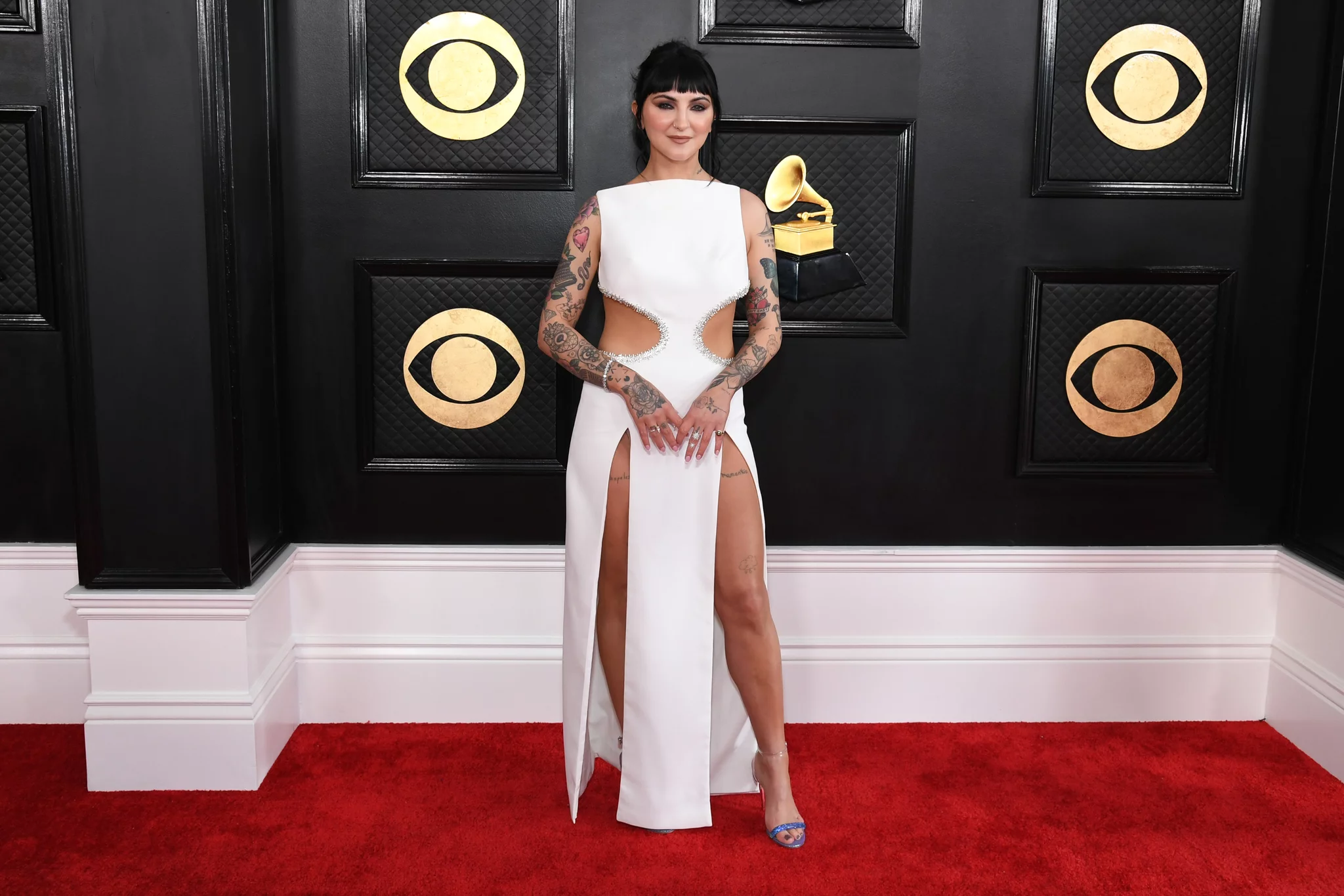 julia-michaels-deep-french-manicure-grammys.webp