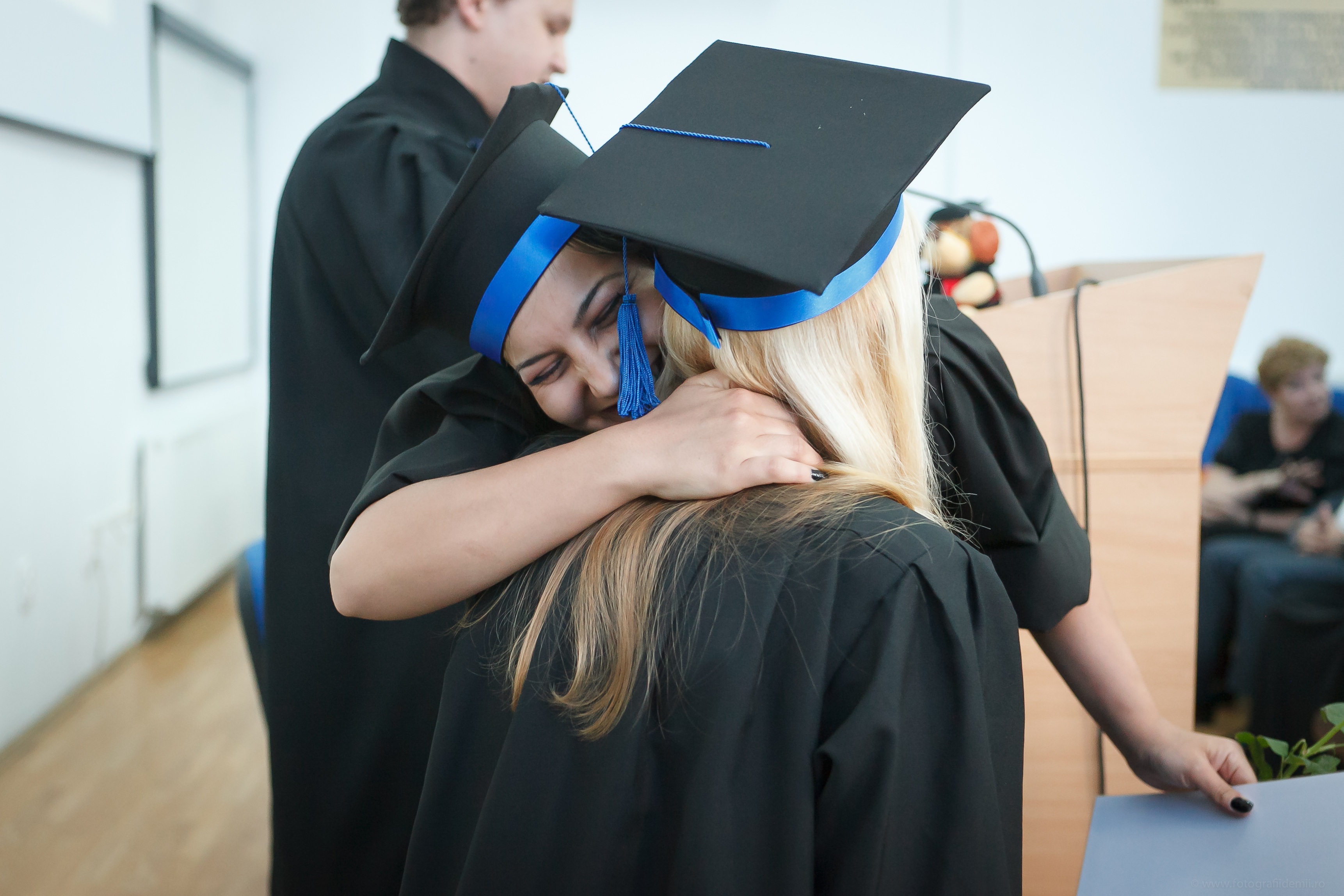 mauralbu-graduate-2038864.jpg