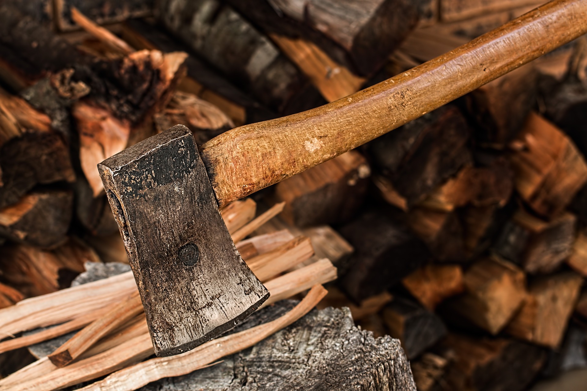 axe-674841_1920.jpg