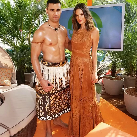 Alessandra-Ambrosio-Adriana-Lima-Pita-Taufatofua.webp