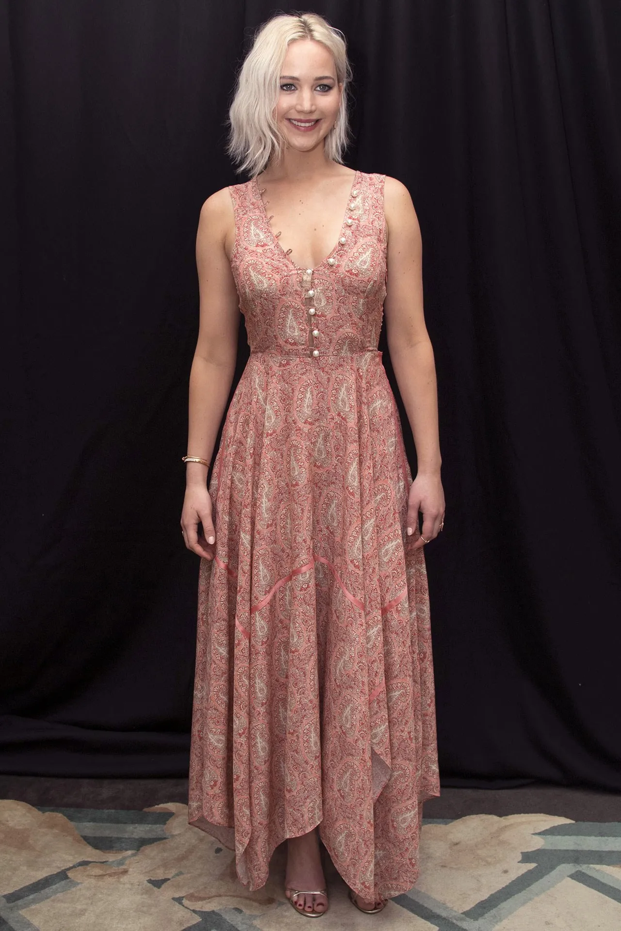jennifer-lawrence2_glamour_9may16_rexfeatures_b.webp