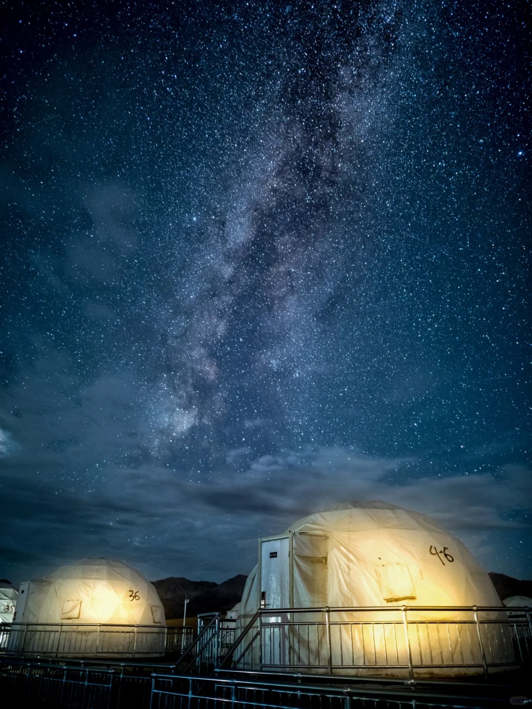 青海|西北也有月亮谷!这家星空营地太炫酷_1 (3).jpg