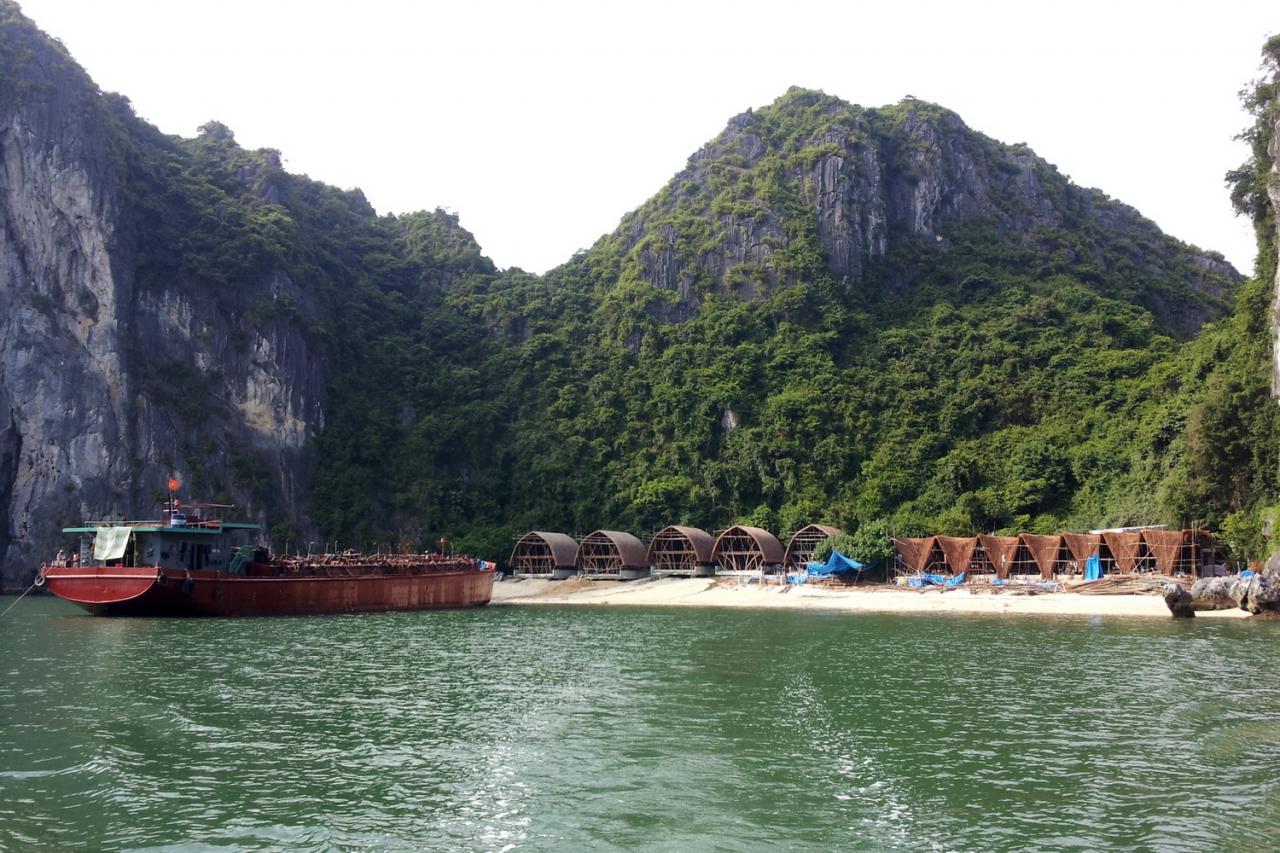 Khu-nghi-duong-bang-tre-doc-bo-bien-tai-viet-nam-7.jpg