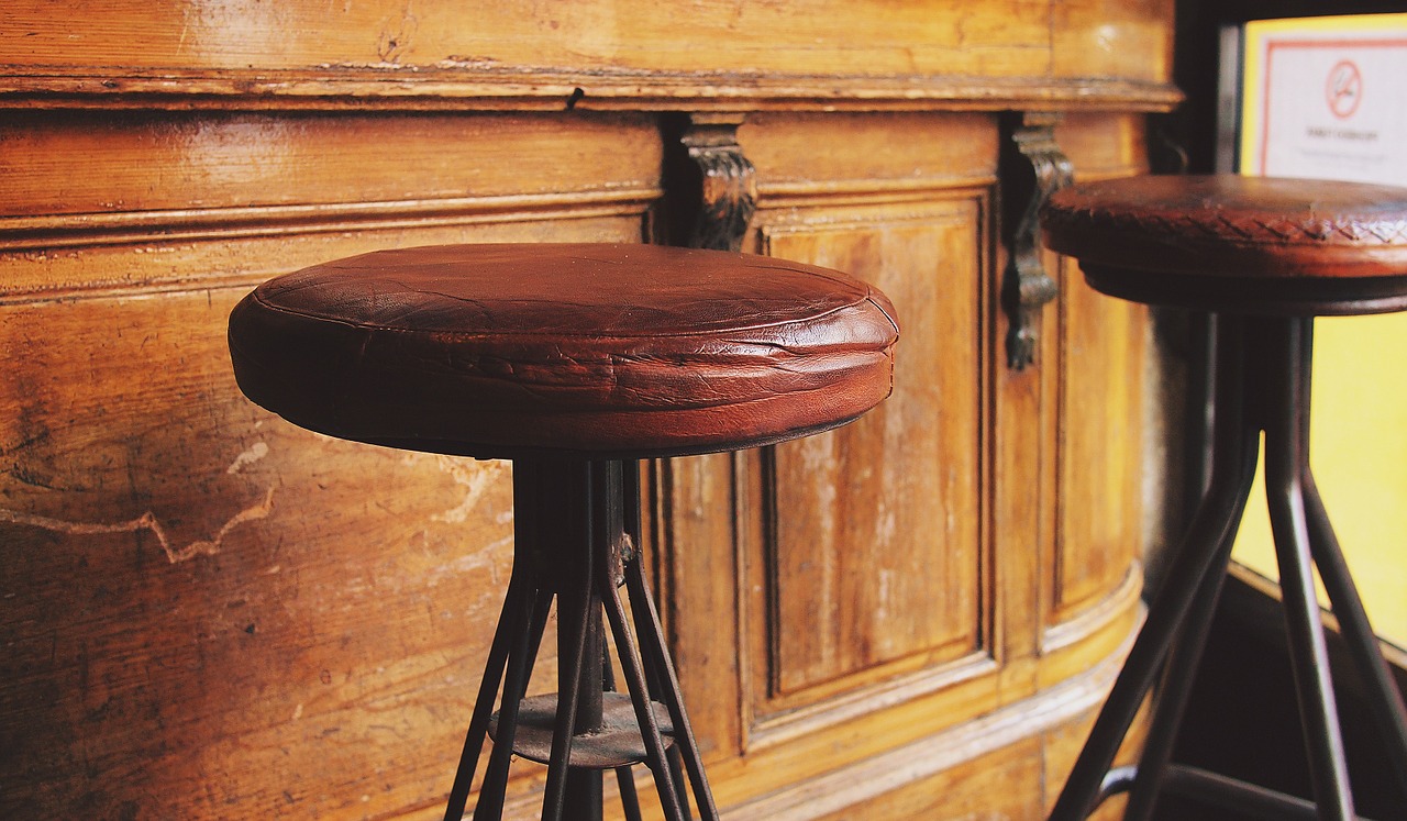 stools-698681_1280.jpg