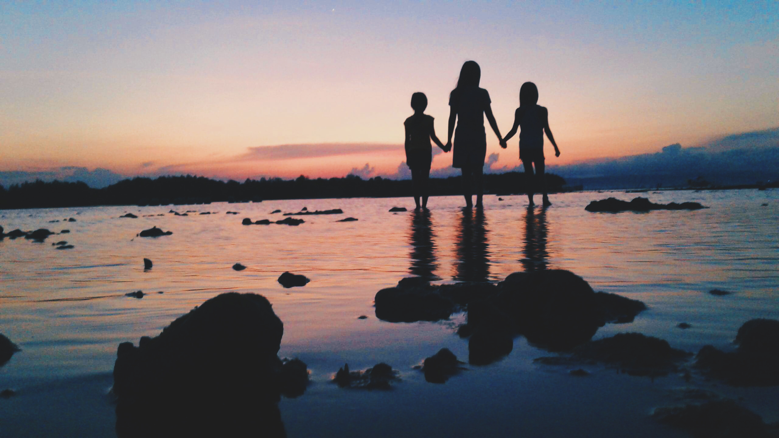 201…
Payout: 0.000 HBDSmartphone Photography : A Mother and Her Kids
2018-07-28 09:35![2018-04-04 03.20.20 1.jpg