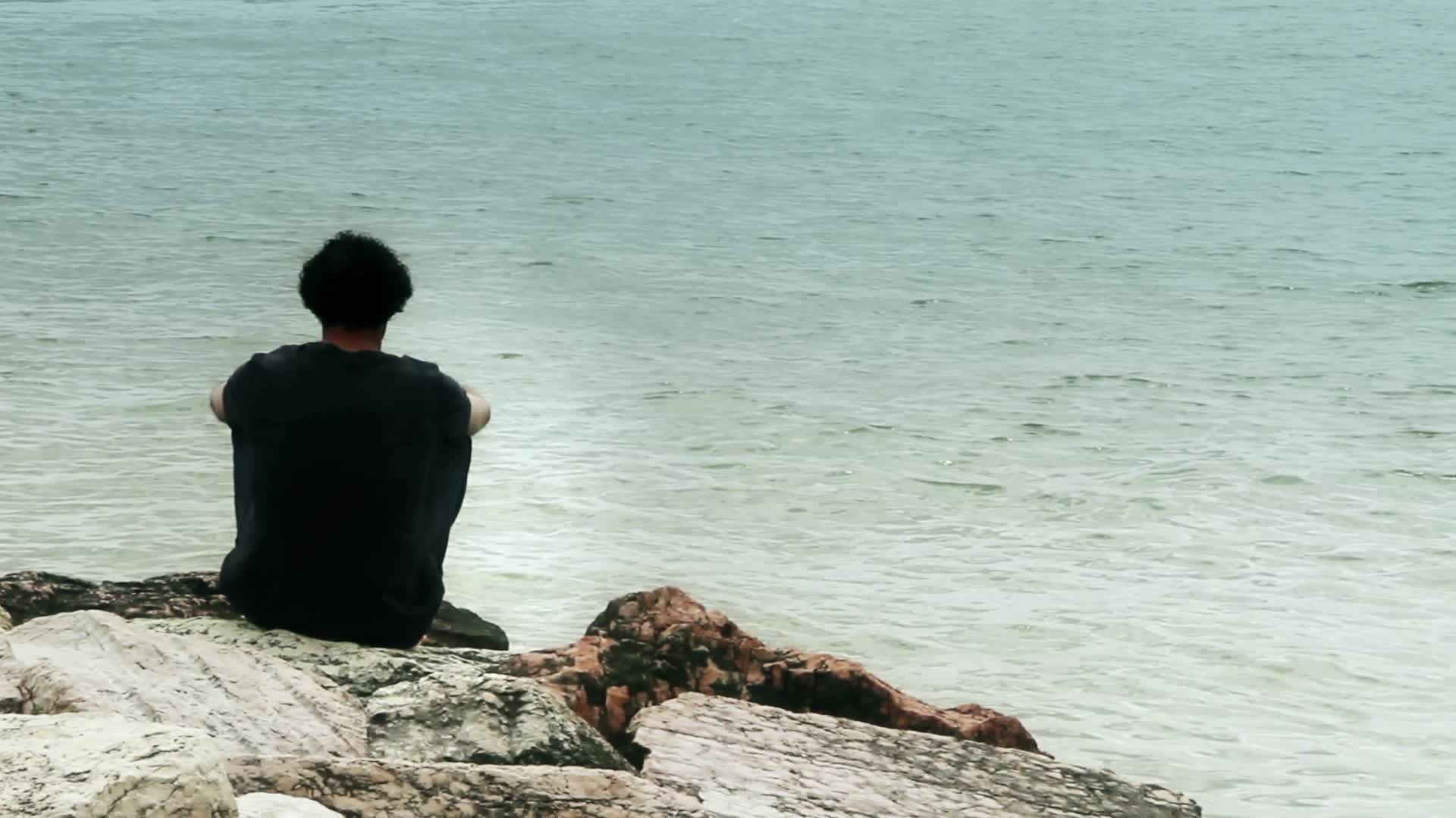 alone-thoughtful-man-sitting-alone-footage-022935268_prevstill.jpeg