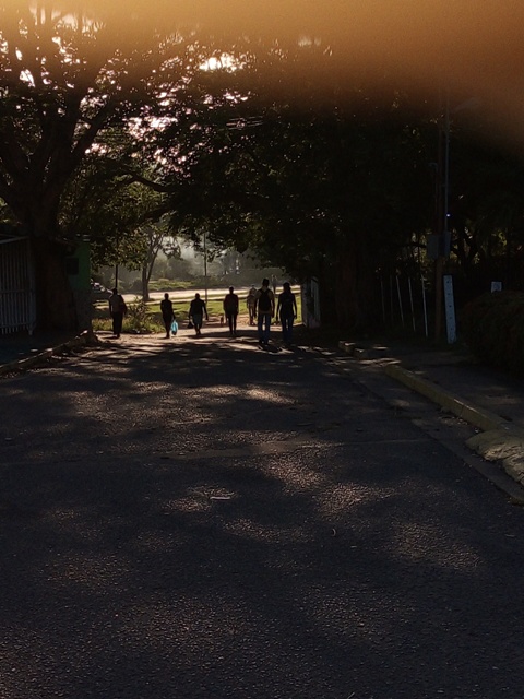 3 AMIGOS HACIENDO EL RECORRIDO.jpg